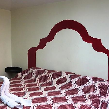 פואבלה Hotel June חדר תמונה
